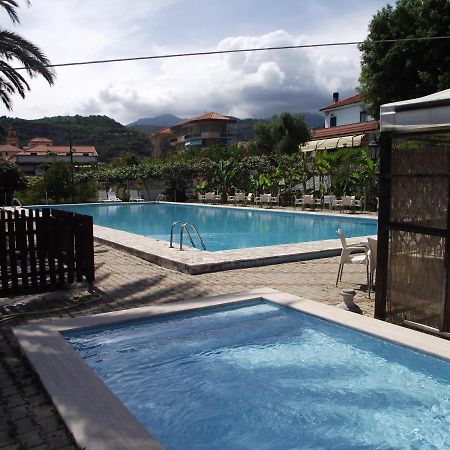 Bike And Breakfast Apartments Pietra Ligure Exterior photo